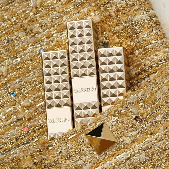 Valentino Spike Ultra Matte Lipstick in 134R Couture in the Streets - Picture 3 of 5